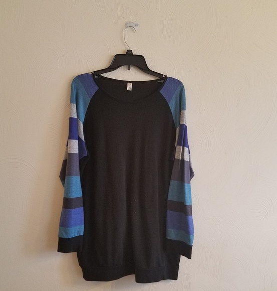 CLEARANCE- Light Casual Sweater - Picture 2 of 6